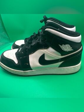 Air Jordan 1 Mid Carbon Fiber ASW GS Size 7Y/8.5W DD2192-001 *Gently Worn*